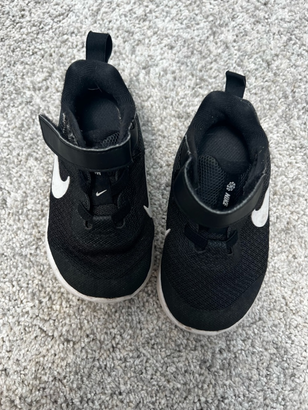 Nike Black and White Kids' Hook-and-Loop Sneakers baby size 6c